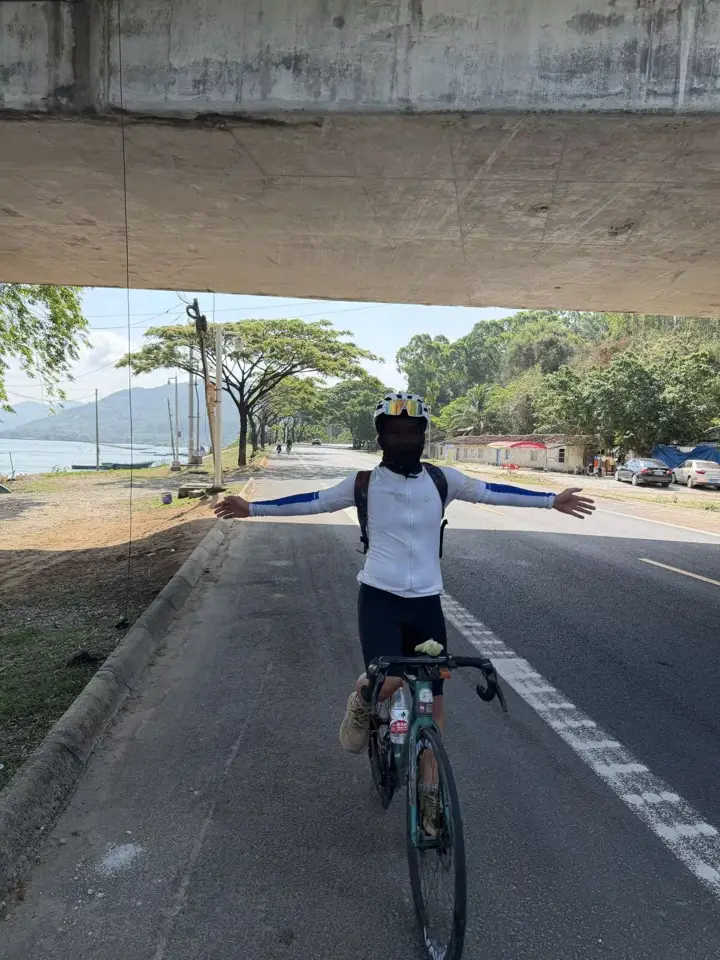环岛公路与同行伙伴